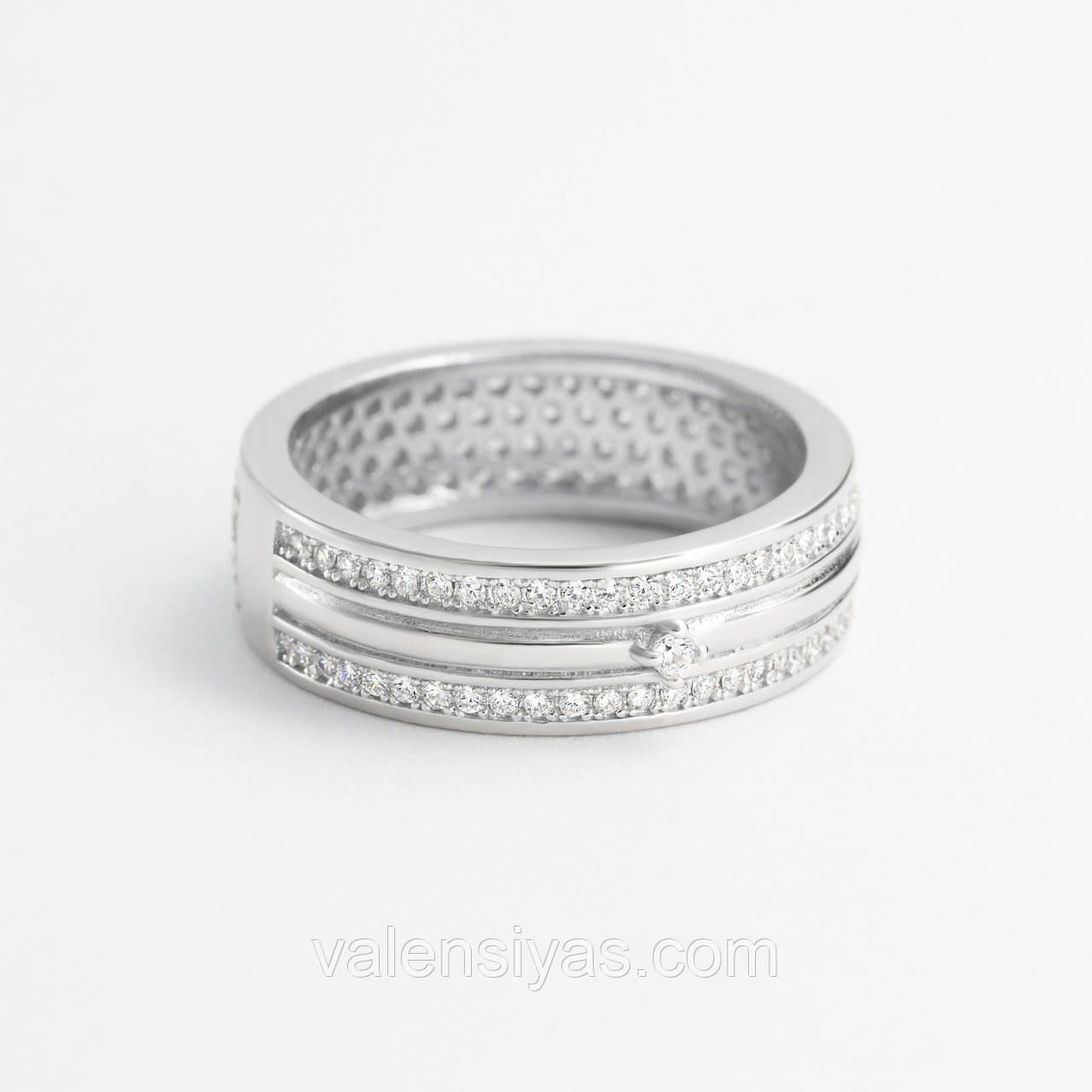 Срібна каблучка з фіанітами, Розмір 16,0, Вага: 4.7 г