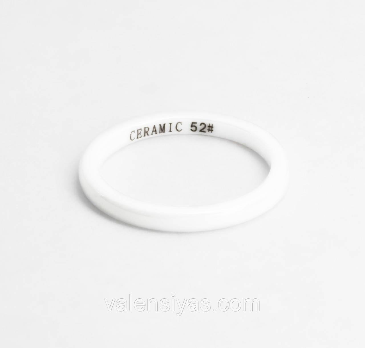 Каблучка тонка з білої кераміки