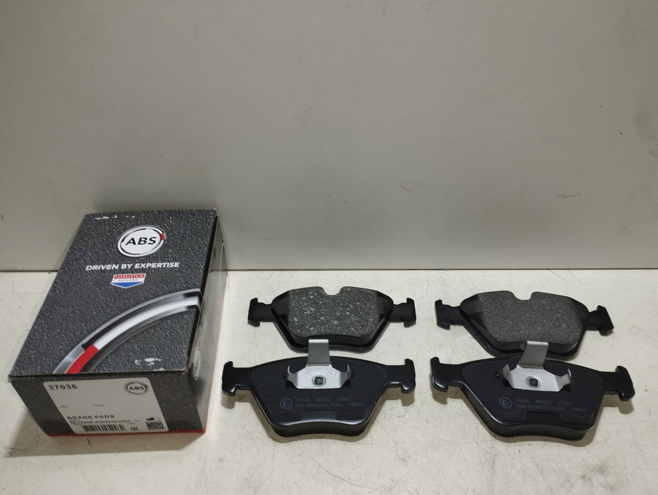 ABS Колодки гальмівні передні BMW 5 (E39) 2.0-3.5i 95-03, фото 1