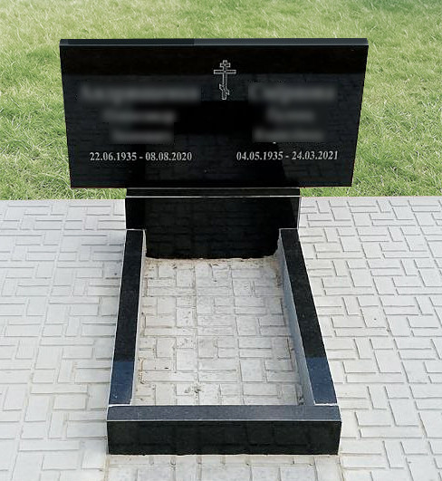 Пам'ятник на могилу з граніту подвійний (80-40-5) Д-301