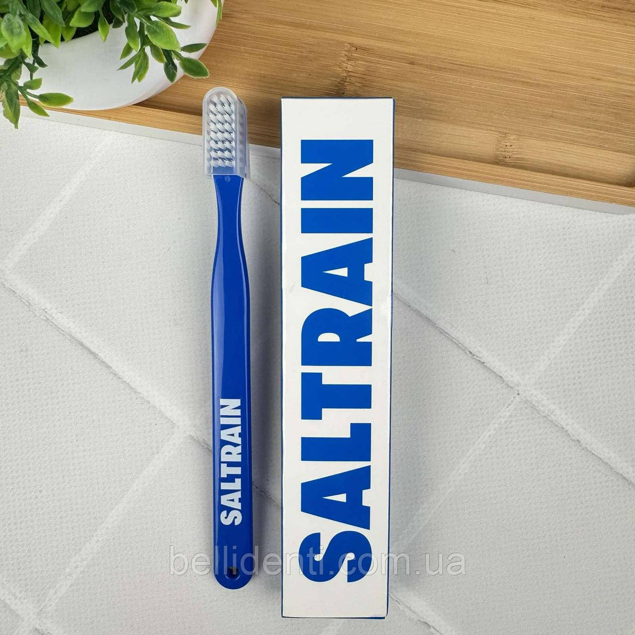 Зубна щітка Saltrain синьо-біла м'яка, 1шт