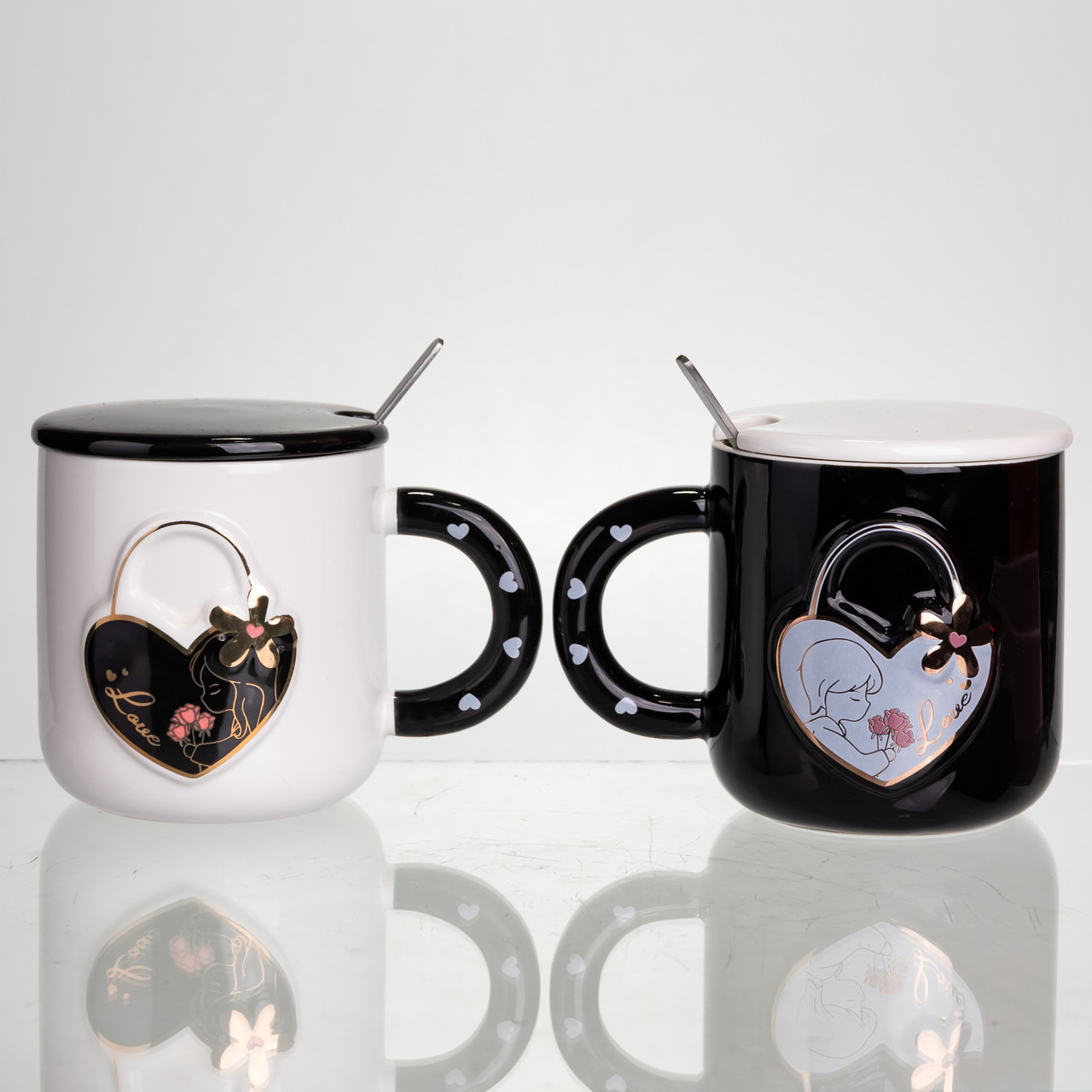 Набор парных фарфоровых чашек с сердцем 2 (шт) по 400 (мл) чашки на подарок с крышкой и ложкой Черный с  80, фото 1