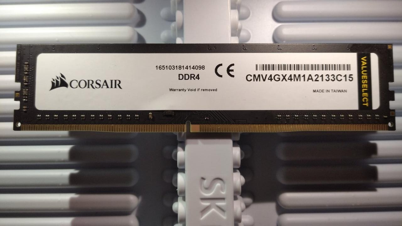 Для ПК 4GB DDR4 2133P CORSAIR valuselect 1Rx8 RAM PC4-17000 Оперативна пам'ять CMV4GX4M1A2133C15, фото 1