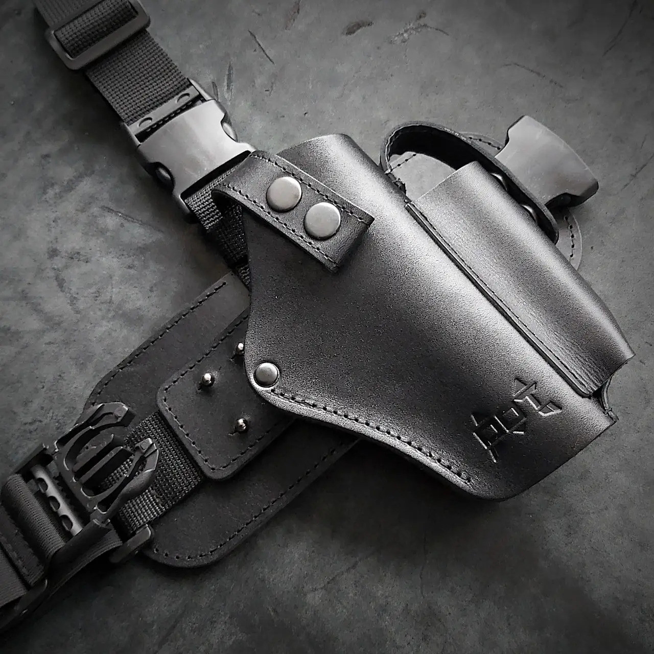 Кобура Пеламе на стегно для GLOCK 17  з натуральної шкіри чорна