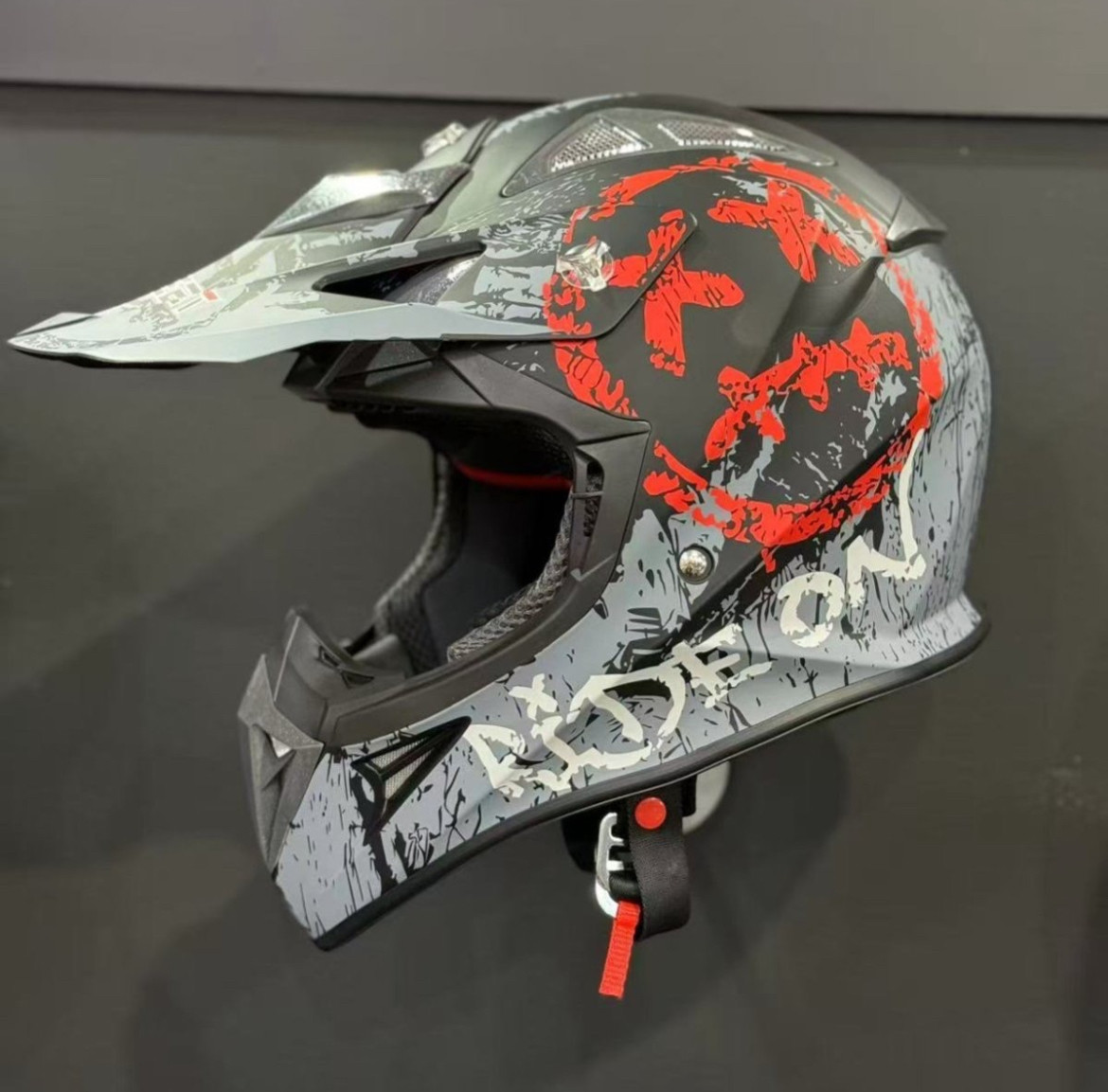 Кросовий мото шолом fxw hf-116 grey black-red