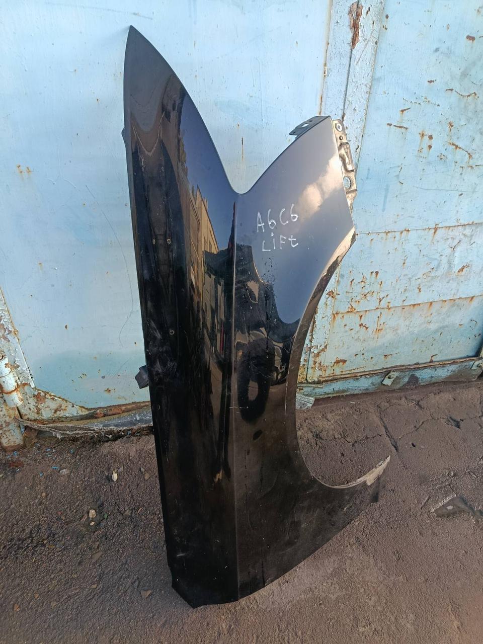 Вітаю зацікавлених на авто розборці Чемпіон !!!<br />
 Предметом оголошення є крило переднє Audi A6 C6 Lift колір фарби LY9B<br />
 Крила в гарному стані , фото актуальні<br />
 Ціна вказана за одне крило, також моємо крила в інших кольорах та дорестові<br />
 Маємо усі запчастини на дану модель<br />
 Більш детальні фото можемо надіслати на Viber Whatsaap Telegram<br />
 Висилаємо по всій Україні по передоплаті на транспортні витрати!<br />
 Запрошую до перегляду інших оголошень автора!!! — фото 2