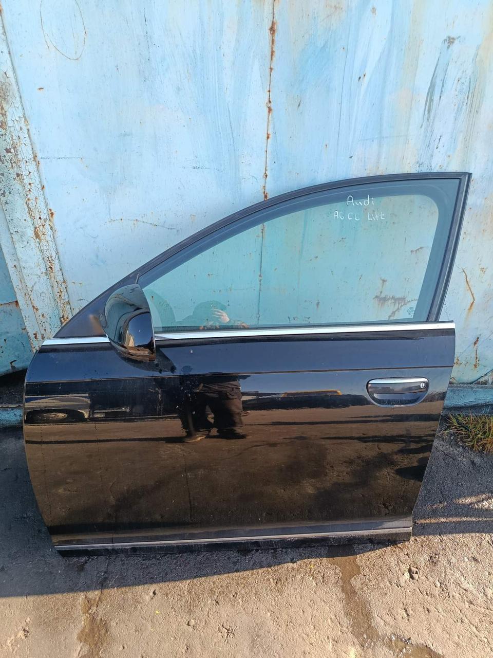 <p>Вітаю зацікавлених на авто розборці Чемпіон !!!<br />
 Предметом оголошення є&nbsp;Дверка Передня Ліва Audi A6 C6 LY9B Sedan Двері Ліві Передні 4F0831051D<br />
 Ціна Вказана за голу Дверку !<br />
 Фактичний стан на фото.&nbsp; Гарантія 14 днів на встановлення та перевірку<br />
 Висилаємо по всій Україні по передоплаті на транспортні витрати!<br />
 Наявність та асортимент на складі постійно змінюються.<br />
 Точні деталі уточняйте по телефону +380973363743</p> — фото 1