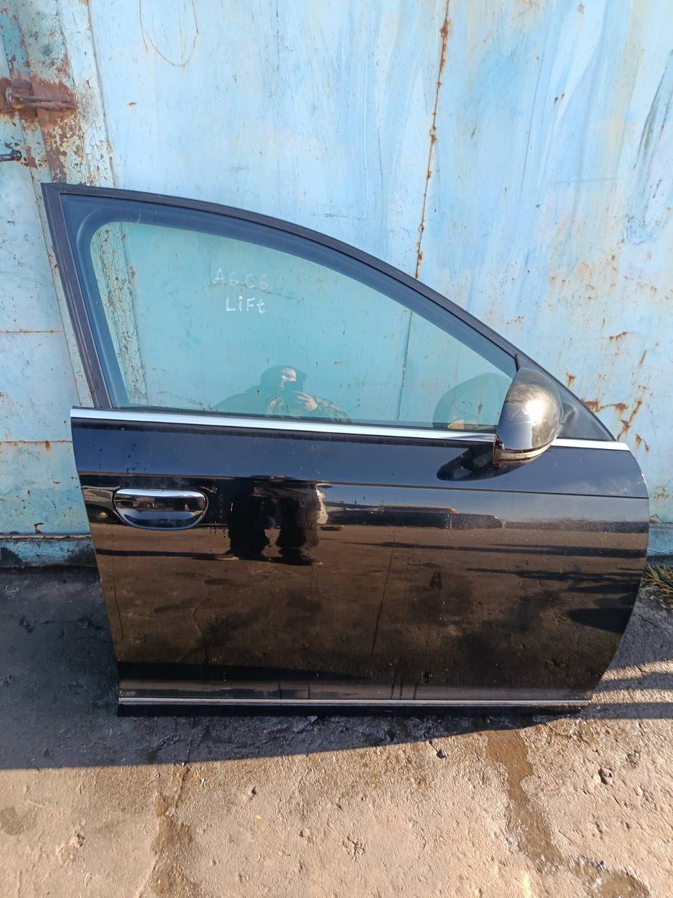 Вітаю зацікавлених на авто розборці Чемпіон !!!<br />
 Предметом оголошення є&nbsp;Дверка Передня Права Audi A6 C6 LY9B Sedan Двері Праві Передні 4F0831052D<br />
 Ціна Вказана за голу Дверку !<br />
 Фактичний стан на фото.&nbsp; Гарантія 14 днів на встановлення та перевірку<br />
 Висилаємо по всій Україні по передоплаті на транспортні витрати!<br />
 Наявність та асортимент на складі постійно змінюються.<br />
 Точні деталі уточняйте по телефону +380973363743 — фото 1