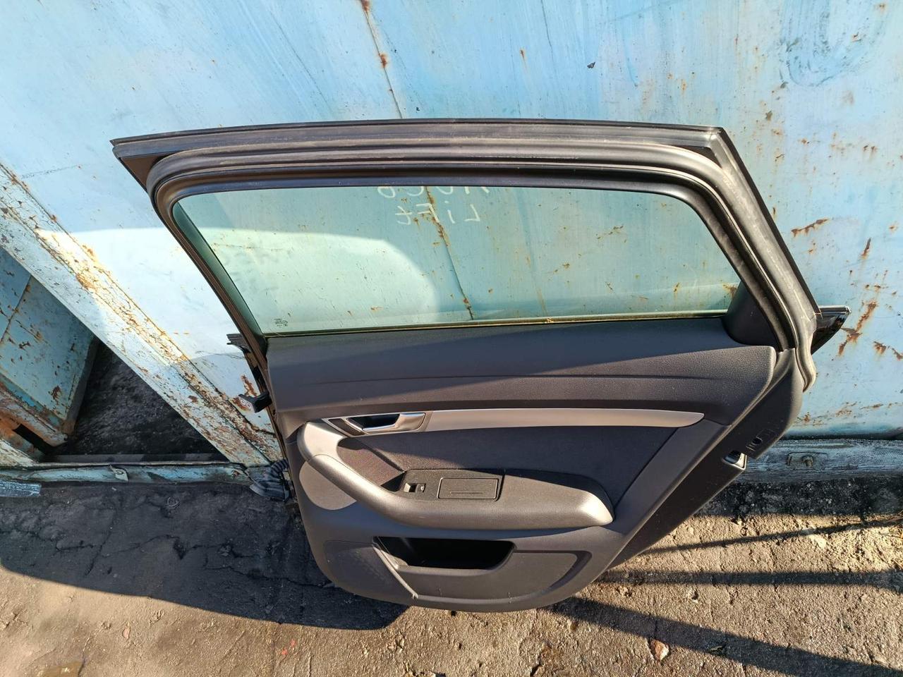 Вітаю зацікавлених на авто розборці Чемпіон !!!<br />
 Предметом оголошення є&nbsp;Дверка Передня Ліва Audi A6 C6 LY9B Sedan Двері Ліві Передні 4F0831051D<br />
 Ціна Вказана за голу Дверку !<br />
 Фактичний стан на фото.&nbsp; Гарантія 14 днів на встановлення та перевірку<br />
 Висилаємо по всій Україні по передоплаті на транспортні витрати!<br />
 Наявність та асортимент на складі постійно змінюються.<br />
 Точні деталі уточняйте по телефону +380973363743 — фото 2