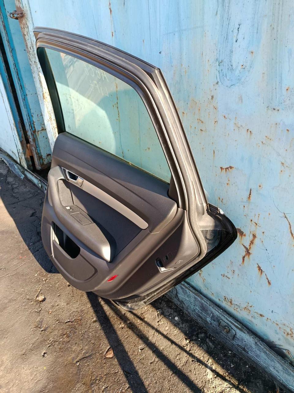 Вітаю зацікавлених на авто розборці Чемпіон !!!<br />
 Предметом оголошення є&nbsp;Дверка Передня Ліва Audi A6 C6 LY9B Sedan Двері Ліві Передні 4F0831051D<br />
 Ціна Вказана за голу Дверку !<br />
 Фактичний стан на фото.&nbsp; Гарантія 14 днів на встановлення та перевірку<br />
 Висилаємо по всій Україні по передоплаті на транспортні витрати!<br />
 Наявність та асортимент на складі постійно змінюються.<br />
 Точні деталі уточняйте по телефону +380973363743 — фото 5