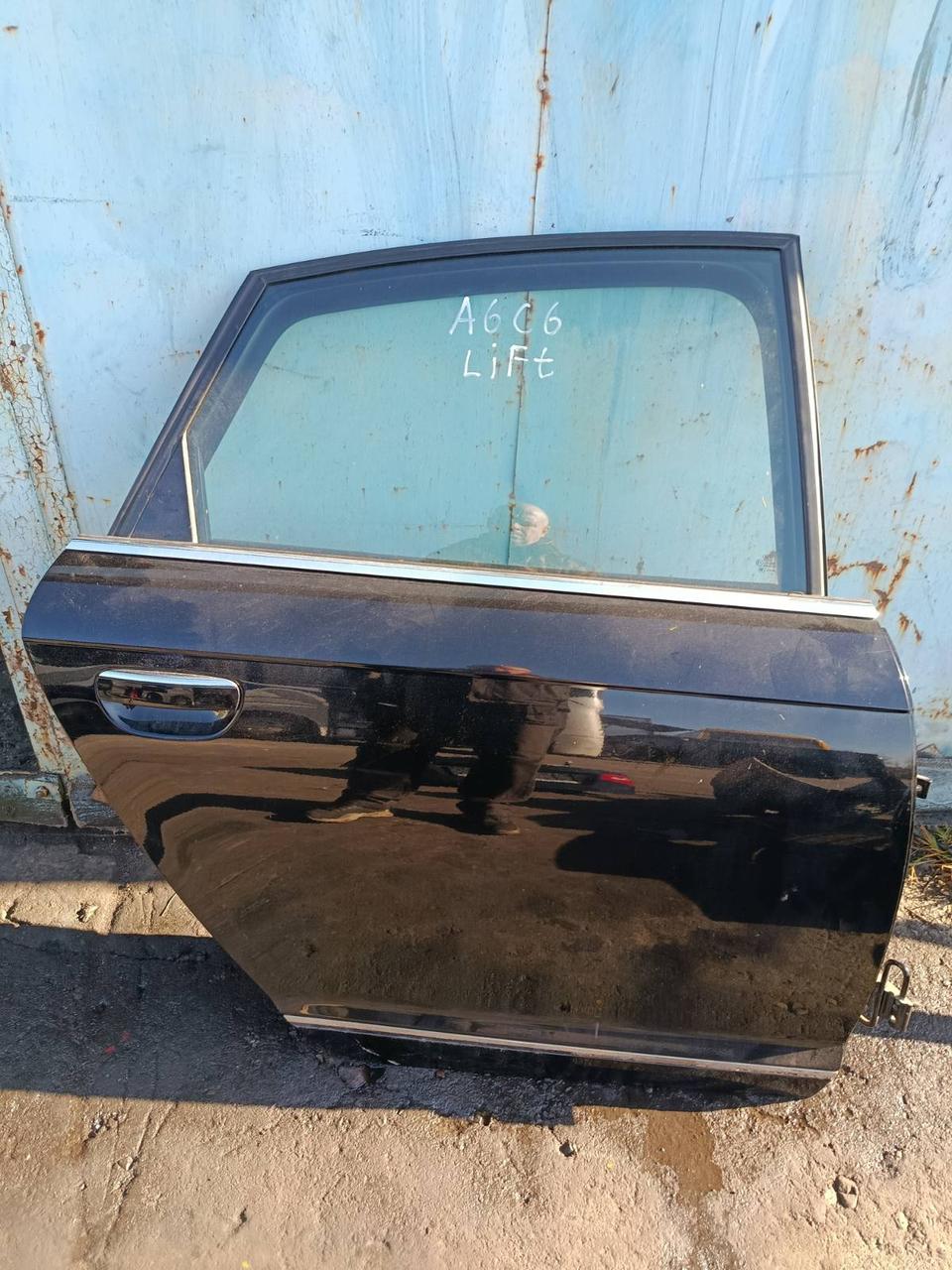 Вітаю зацікавлених на авто розборці Чемпіон !!!<br />
 Предметом оголошення є&nbsp;Дверка Передня Ліва Audi A6 C6 LY9B Sedan Двері Ліві Передні 4F0831051D<br />
 Ціна Вказана за голу Дверку !<br />
 Фактичний стан на фото.&nbsp; Гарантія 14 днів на встановлення та перевірку<br />
 Висилаємо по всій Україні по передоплаті на транспортні витрати!<br />
 Наявність та асортимент на складі постійно змінюються.<br />
 Точні деталі уточняйте по телефону +380973363743 — фото 1