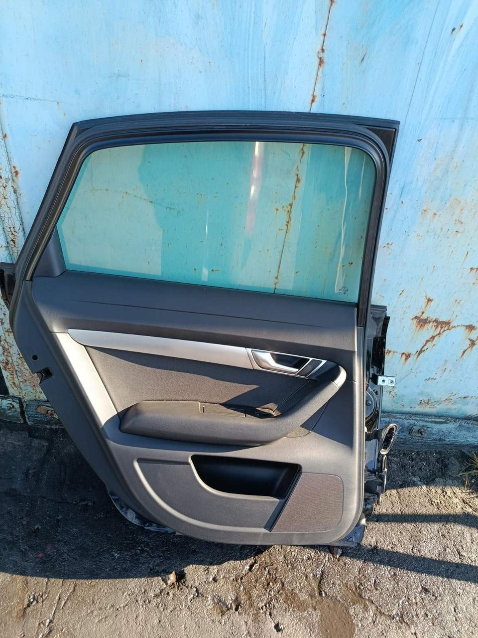 Вітаю зацікавлених на авто розборці Чемпіон !!!<br />
 Предметом оголошення є&nbsp;Дверка Задня Ліва Audi A6 C6 LY9B Sedan Двері Ліві Задні 4F0833051G 4F0833051D<br />
 Ціна Вказана за голу Дверку !<br />
 Фактичний стан на фото.&nbsp; Гарантія 14 днів на встановлення та перевірку<br />
 Висилаємо по всій Україні по передоплаті на транспортні витрати!<br />
 Наявність та асортимент на складі постійно змінюються.<br />
 Точні деталі уточняйте по телефону +380973363743 — фото 2