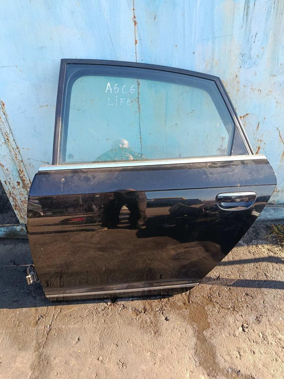 Вітаю зацікавлених на авто розборці Чемпіон !!!<br />
 Предметом оголошення є&nbsp;Дверка Задня Ліва Audi A6 C6 LY9B Sedan Двері Ліві Задні 4F0833051G 4F0833051D<br />
 Ціна Вказана за голу Дверку !<br />
 Фактичний стан на фото.&nbsp; Гарантія 14 днів на встановлення та перевірку<br />
 Висилаємо по всій Україні по передоплаті на транспортні витрати!<br />
 Наявність та асортимент на складі постійно змінюються.<br />
 Точні деталі уточняйте по телефону +380973363743 — фото 1