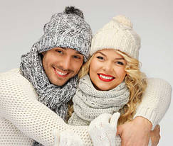 Покупайте вязаные шапки и вязаные зимние аксессуары с зимней символикой к Дню Святого Валентина