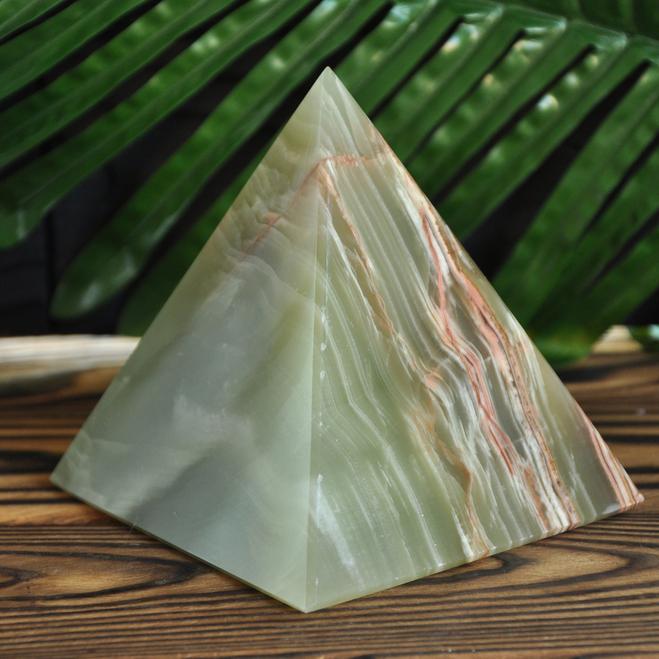 Статуетка піраміда з натурального каменю онікс, 10 х 10 см, фото 1