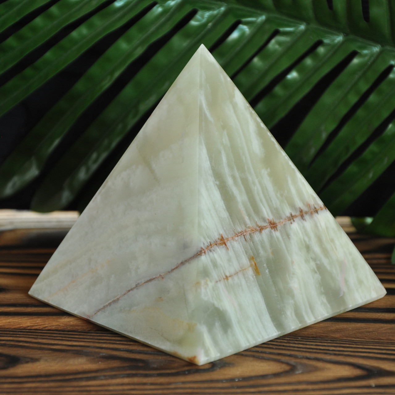 Статуетка піраміда з натурального каменю онікс, 10 х 10 см, фото 1