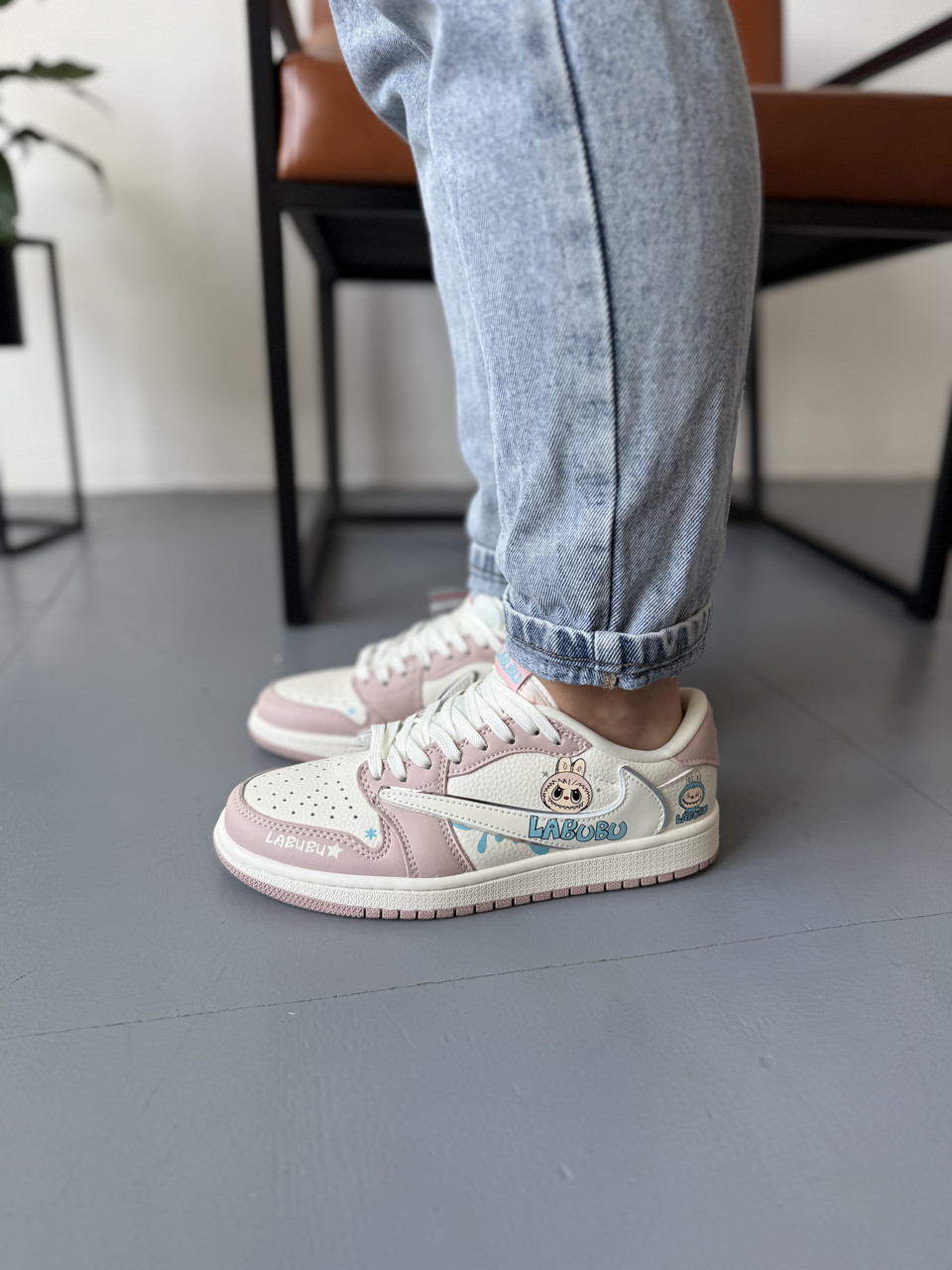 1 low Travis Scott x Labubu Pink Beige 37, фото 1