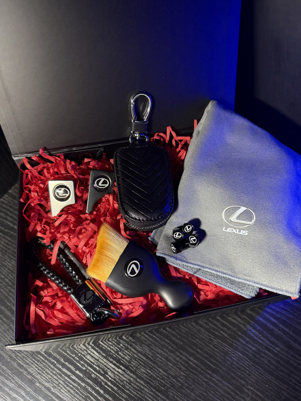 Набір з аксесуарами Lexus у подарунковій коробці (ковпачки+брелок+чохол ключа+заглушки+рушник+щітка), фото 1