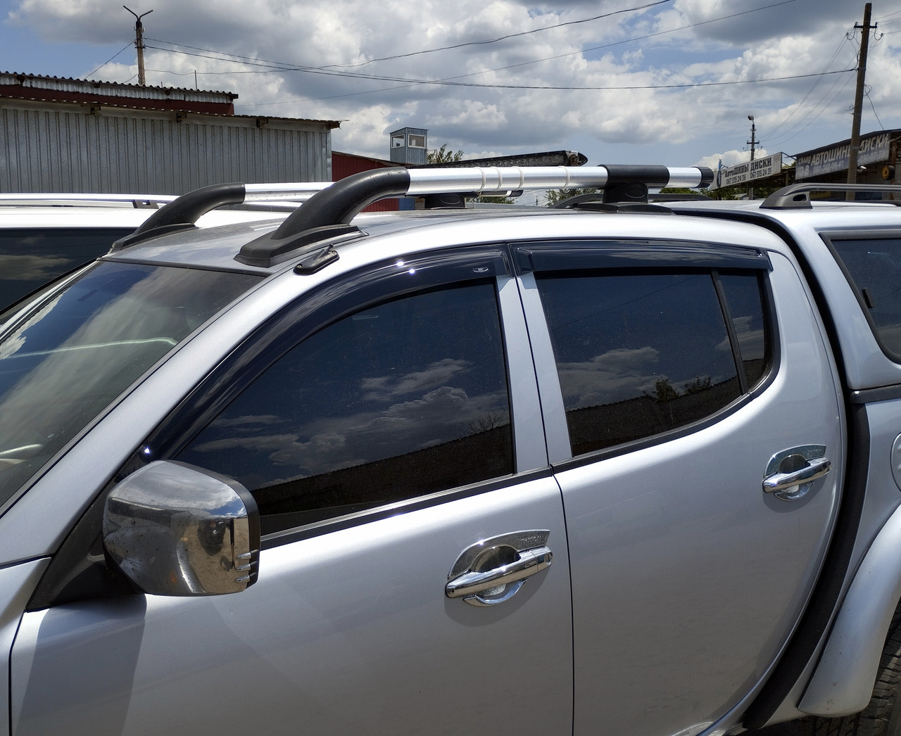 Дефлектори вікон (вітровики) Mitsubishi L200 2006-2015 (Hic)