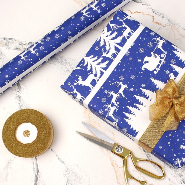 Подарунковий папір (0,7х8 м) в рулоні "Зімовий ліс" синим на білом, фото 1