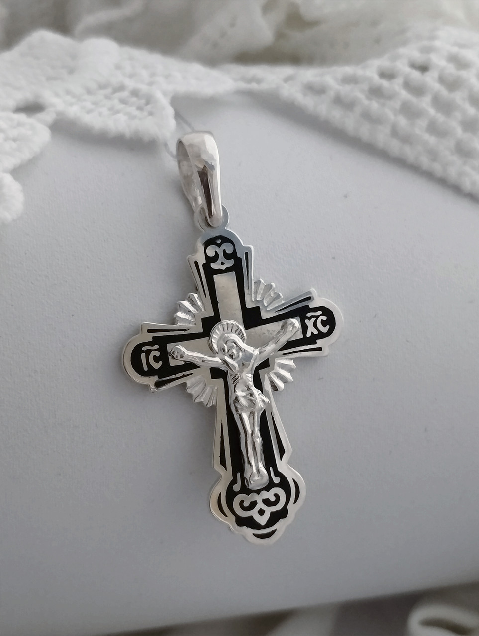 Срібний хрестик з емаллю