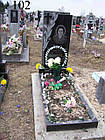 Пам'ятник одинарний із каменю базальт(габро) з вирізаними квітами і хрестом, фото 2
