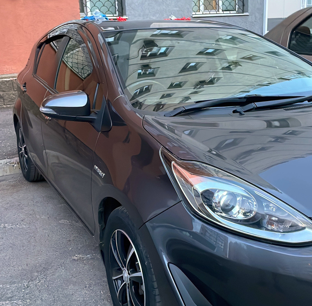 Дефлектори вікон (вітровики) Toyota Aqua/ Toyota Prius C 2012-2021 (ATM)
