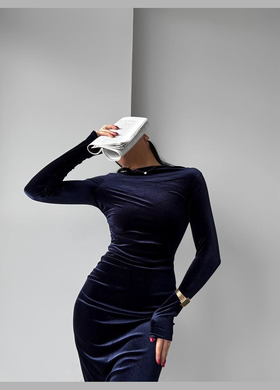 Оксамитове жіноче плаття на фігурі закрите з рукавами, фото 1
