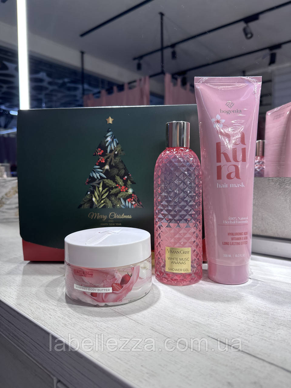 Набір в новорічному пакуванні: маска для волосся, гель для душу, батер для тіла