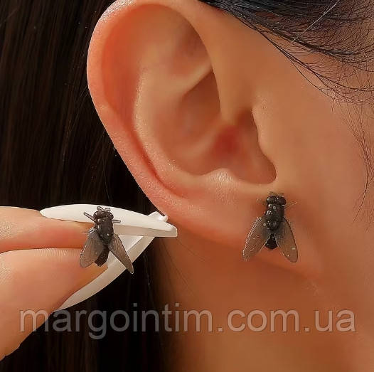 Сережки у вигляді чорної мухи / Сережки гвоздики / Сережки муха / Прикол / Подарунок / Сувенір, фото 1