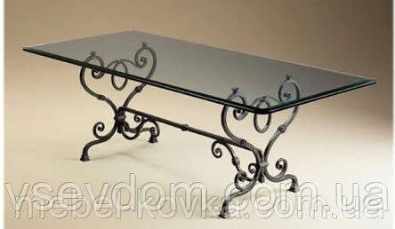 Кований стіл зі скляною стільницею – стиль та надійність для вашого інтер’єру