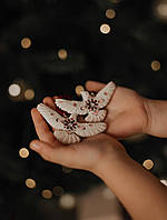 Голуб, горлиця, пташки з розписом, орнаментом, вишиванкою на ялику як у фільмі Один вдома