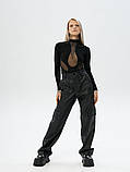 Жіночі штани карго Скін чорні з еко-шкіри широкі з низькою посадкою, фото 6