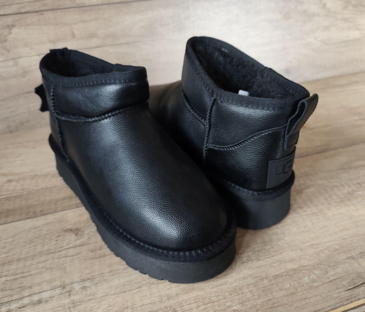 Угги Черные UGG мини короткие на высокой подошве кожаные с натуральной шкрстью внутри
