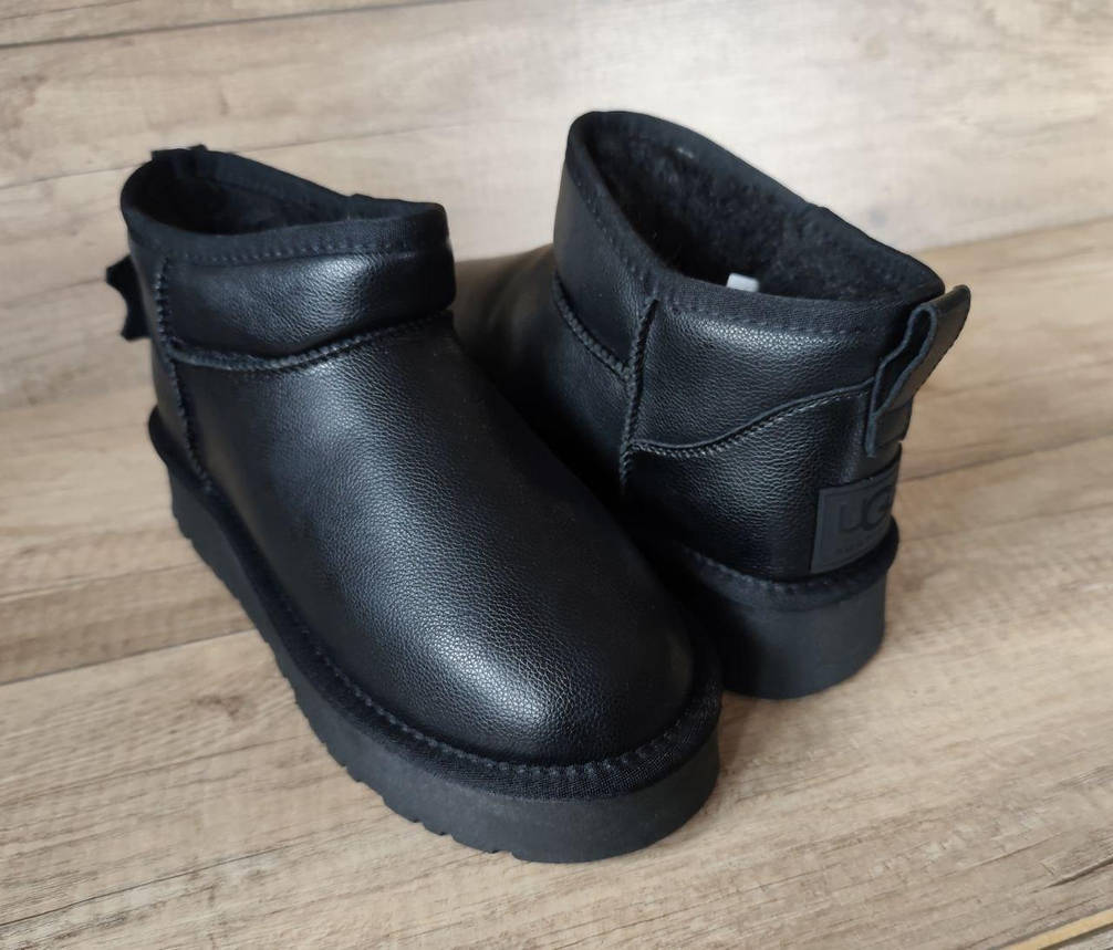 Угги Черные UGG мини короткие на высокой подошве кожаные с натуральной шкрстью внутри, фото 1