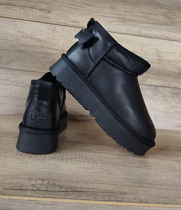 Угги Черные UGG мини короткие на высокой подошве кожаные с натуральной шкрстью внутри, фото 3