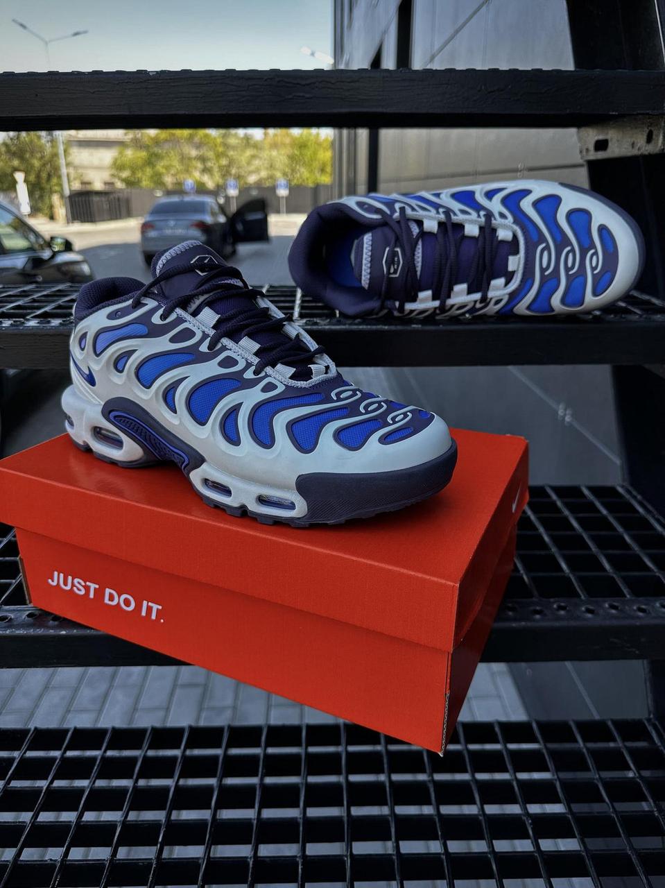 Чоловічі кросівки Nike Air TN Plus Drift біло-сині, яскраві демісезонні кеди Найк Аір ТН Плюс, фото 1