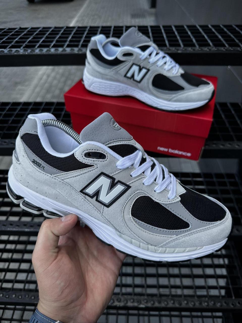Чоловічі кросівки New Balance 2002R сірі з чорним замшеві демісезонні, фото 1