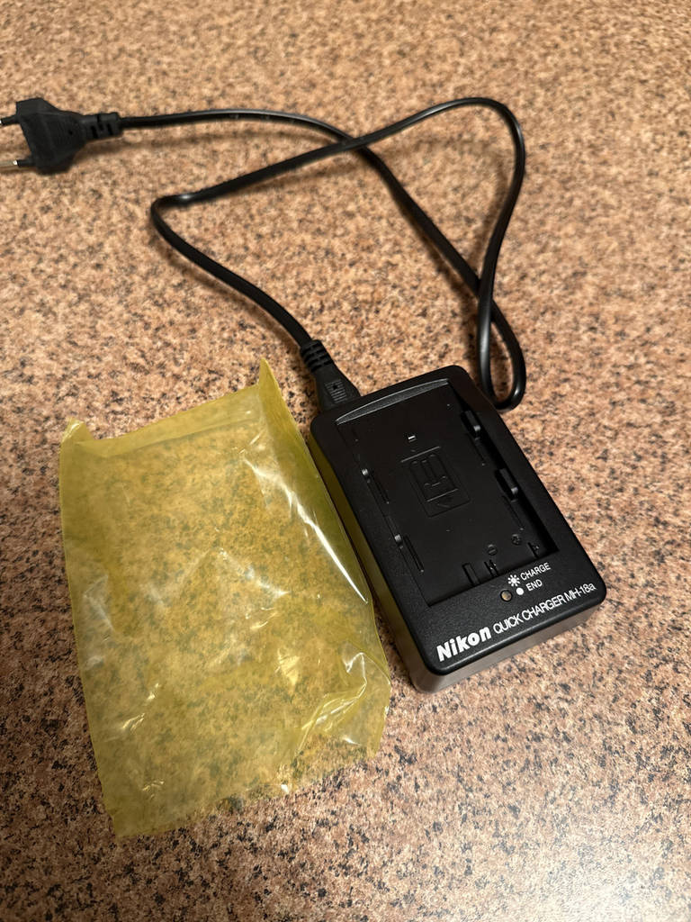 Зарядний пристрій MH-18a для NIKON D50, D70, D70S, D80, D90, D100, D200, D300, D300s, D700 (батарея EN-EL3e) - NaVsi - фото покупців 1