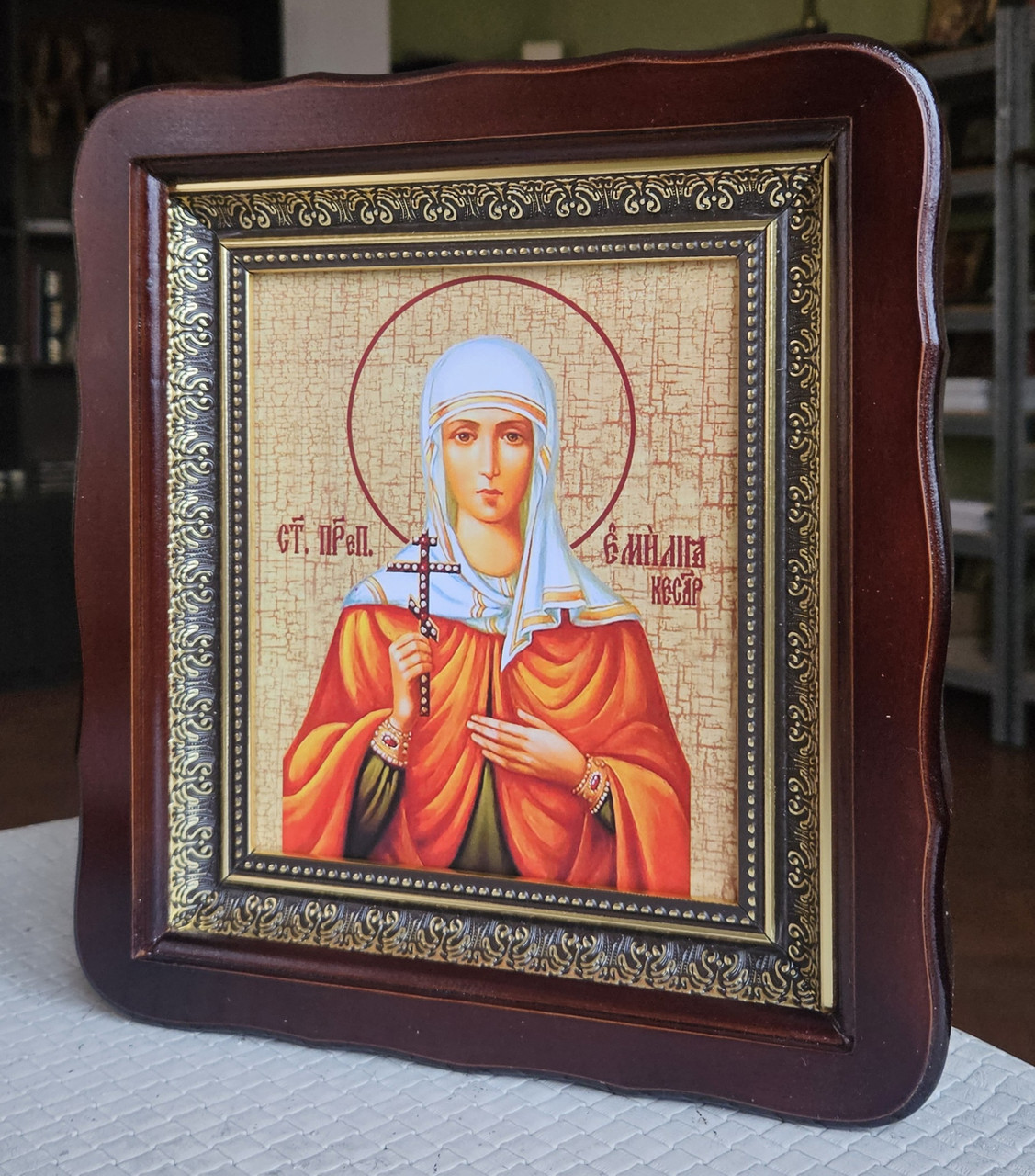 Ікона ємна Свята Ємілія в темному дерев'яному фігурному кіоті під склом, розмір кіота 26*23, сюжет 15*18, фото 1