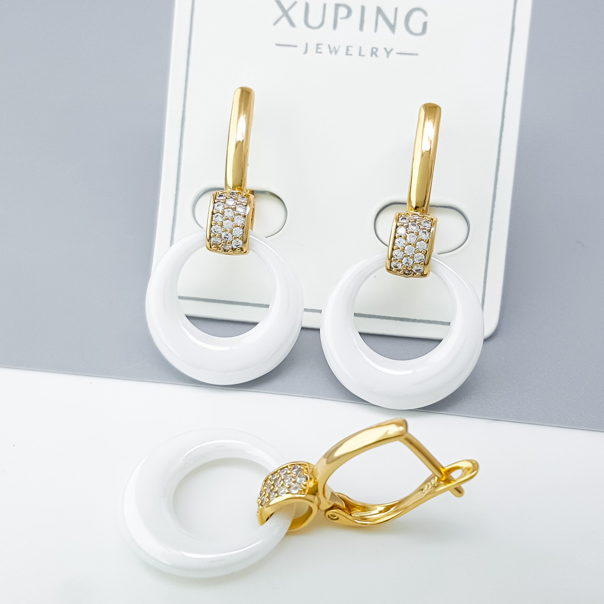 Сережки Коло з білою керамікою; англійський замок; медичне золото 18К Xuping, фото 1