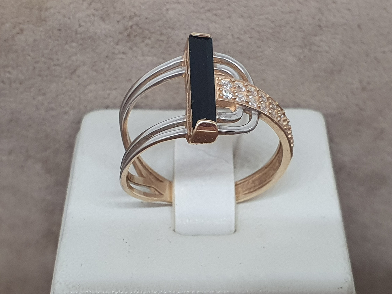 Золоте кільце з агатом і фіанітами. 369554 20