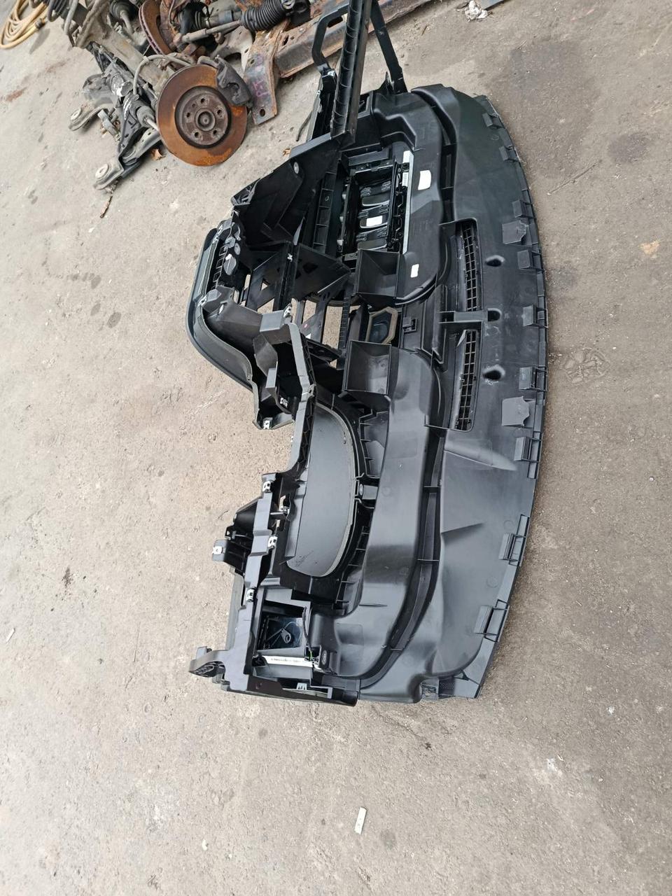 Вітаю зацікавлених на авто розборці Чемпіон !!!<br />
 Предметом оголошення є&nbsp;Торпедо Vw Jetta 5 1K1857181 Панель Консоль<br />
 Фактичний стан на фото. Гарантія 14 днів на встановлення та перевірку<br />
 Висилаємо по всій Україні по передоплаті на транспортні витрати!<br />
 Наявність та асортимент на складі постійно змінюються.<br />
 Точні деталі уточняйте по телефону +380973363743 — фото 4