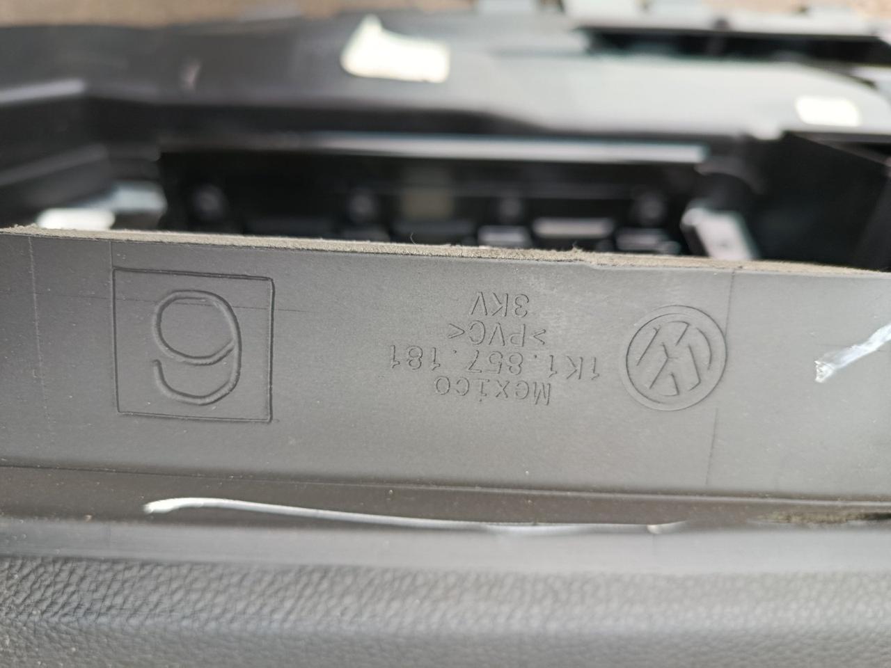 Вітаю зацікавлених на авто розборці Чемпіон !!!<br />
 Предметом оголошення є&nbsp;Торпедо Vw Jetta 5 1K1857181 Панель Консоль<br />
 Фактичний стан на фото. Гарантія 14 днів на встановлення та перевірку<br />
 Висилаємо по всій Україні по передоплаті на транспортні витрати!<br />
 Наявність та асортимент на складі постійно змінюються.<br />
 Точні деталі уточняйте по телефону +380973363743 — фото 2