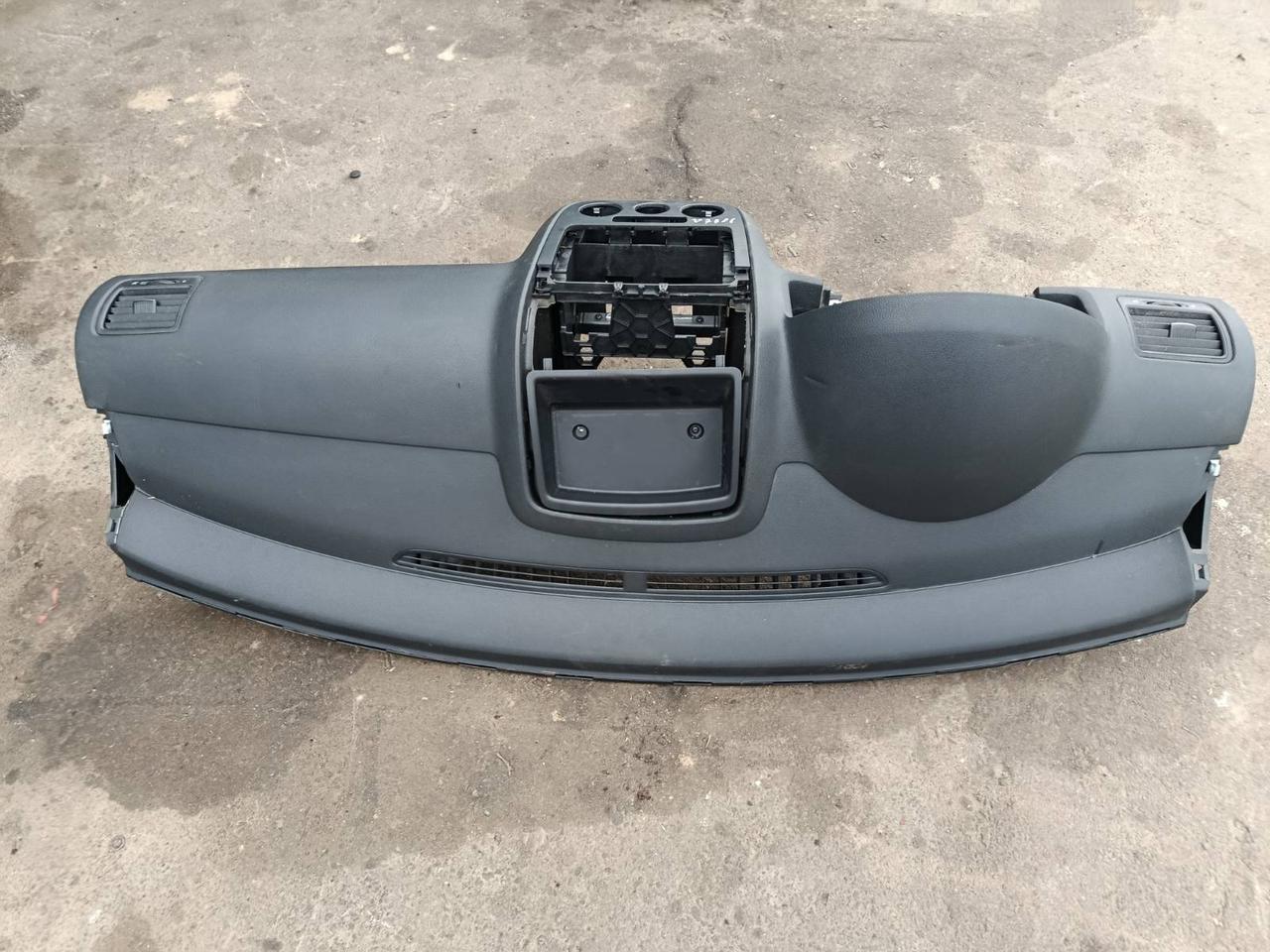 Вітаю зацікавлених на авто розборці Чемпіон !!!<br />
 Предметом оголошення є&nbsp;Торпедо Vw Jetta 5 1K1857181 Панель Консоль<br />
 Фактичний стан на фото. Гарантія 14 днів на встановлення та перевірку<br />
 Висилаємо по всій Україні по передоплаті на транспортні витрати!<br />
 Наявність та асортимент на складі постійно змінюються.<br />
 Точні деталі уточняйте по телефону +380973363743 — фото 3