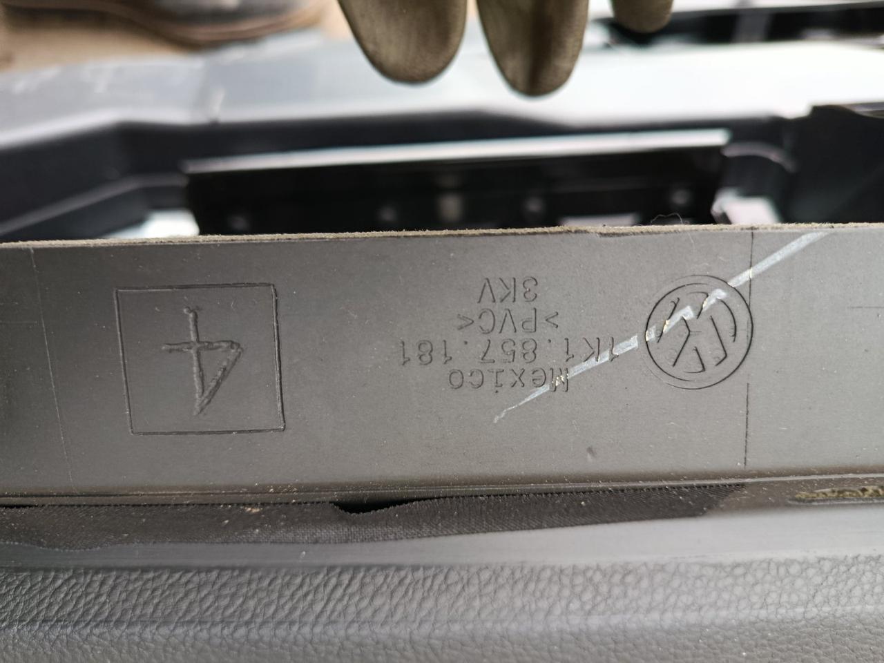 Вітаю зацікавлених на авто розборці Чемпіон !!!<br />
 Предметом оголошення є&nbsp;Торпедо Vw Golf 5 1K1858295 Панель Консоль<br />
 Фактичний стан на фото. Гарантія 14 днів на встановлення та перевірку<br />
 Висилаємо по всій Україні по передоплаті на транспортні витрати!<br />
 Наявність та асортимент на складі постійно змінюються.<br />
 Точні деталі уточняйте по телефону +380973363743 — фото 5