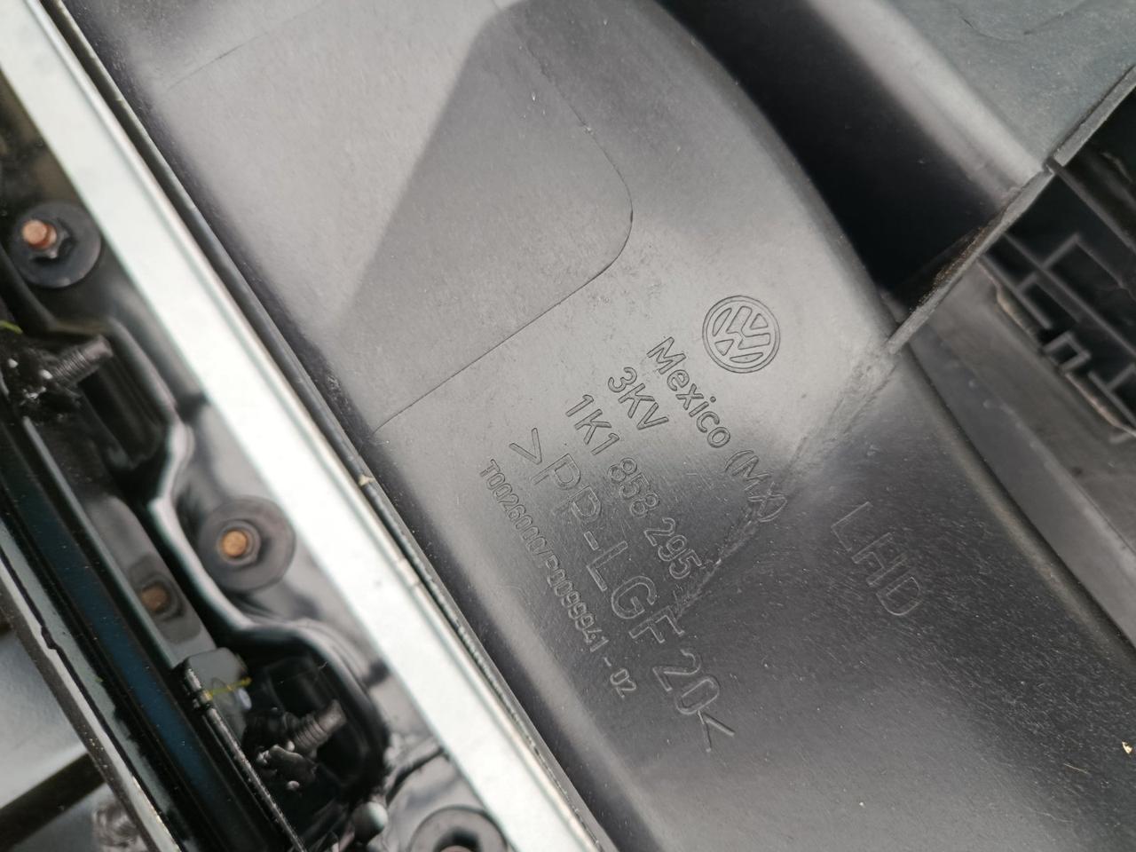 Вітаю зацікавлених на авто розборці Чемпіон !!!<br />
 Предметом оголошення є&nbsp;Торпедо Vw Golf 5 1K1858295 Панель Консоль<br />
 Фактичний стан на фото. Гарантія 14 днів на встановлення та перевірку<br />
 Висилаємо по всій Україні по передоплаті на транспортні витрати!<br />
 Наявність та асортимент на складі постійно змінюються.<br />
 Точні деталі уточняйте по телефону +380973363743 — фото 4