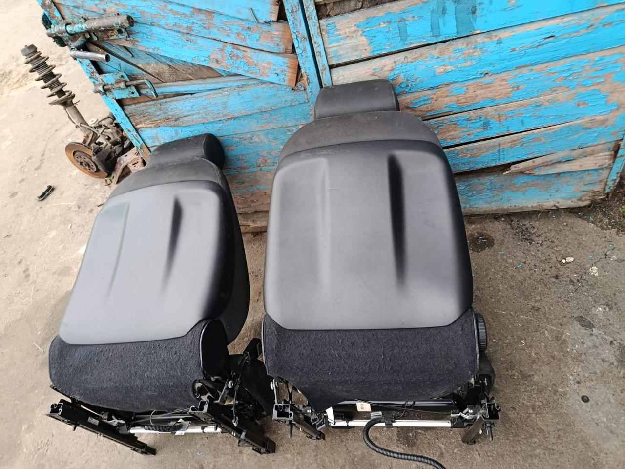 Вітаю зацікавлених на авто розборці Чемпіон !!!<br />
 Предметом оголошення є&nbsp;Сидіння Audi A6 C6 Салон Ауді а6 с6 Передні Задні<br />
 ціна за комплект<br />
 Фактичний стан на фото. Гарантія 14 днів на встановлення та перевірку<br />
 Висилаємо по всій Україні по передоплаті на транспортні витрати!<br />
 Наявність та асортимент на складі постійно змінюються.<br />
 Точні деталі уточняйте по телефону +380973363743 — фото 3