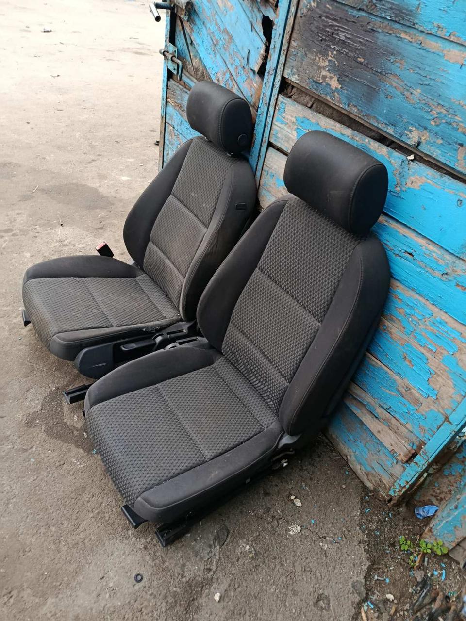 Вітаю зацікавлених на авто розборці Чемпіон !!!<br />
 Предметом оголошення є&nbsp;Сидіння Audi A6 C6 Салон Ауді а6 с6 Передні Задні<br />
 ціна за комплект<br />
 Фактичний стан на фото. Гарантія 14 днів на встановлення та перевірку<br />
 Висилаємо по всій Україні по передоплаті на транспортні витрати!<br />
 Наявність та асортимент на складі постійно змінюються.<br />
 Точні деталі уточняйте по телефону +380973363743 — фото 5
