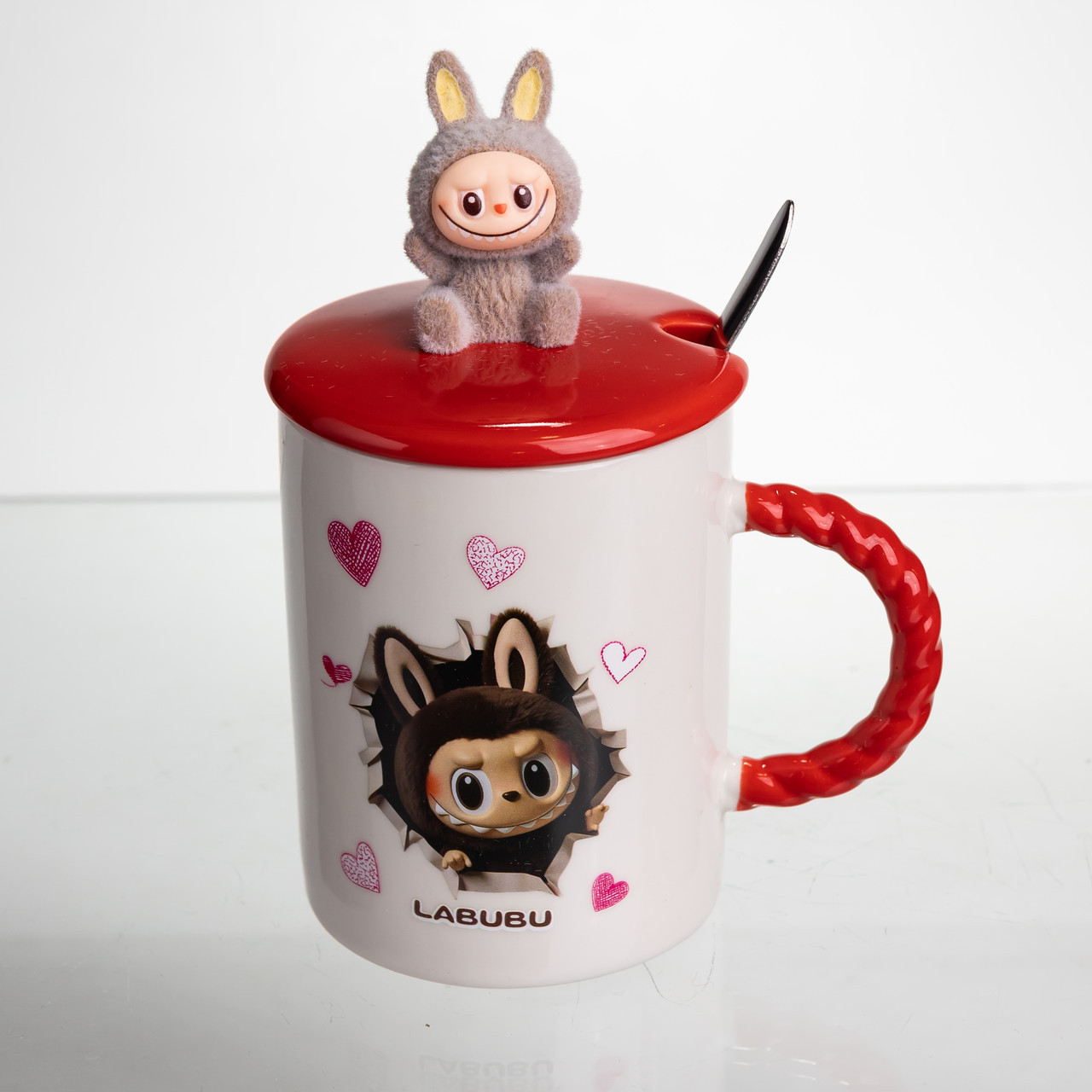 Кубок порцелянова з кришкою і ложкою Labubu 400 (мл) подарункова кружка прикольна чашка для дітей на подарунок Червоний FM-35D, фото 1